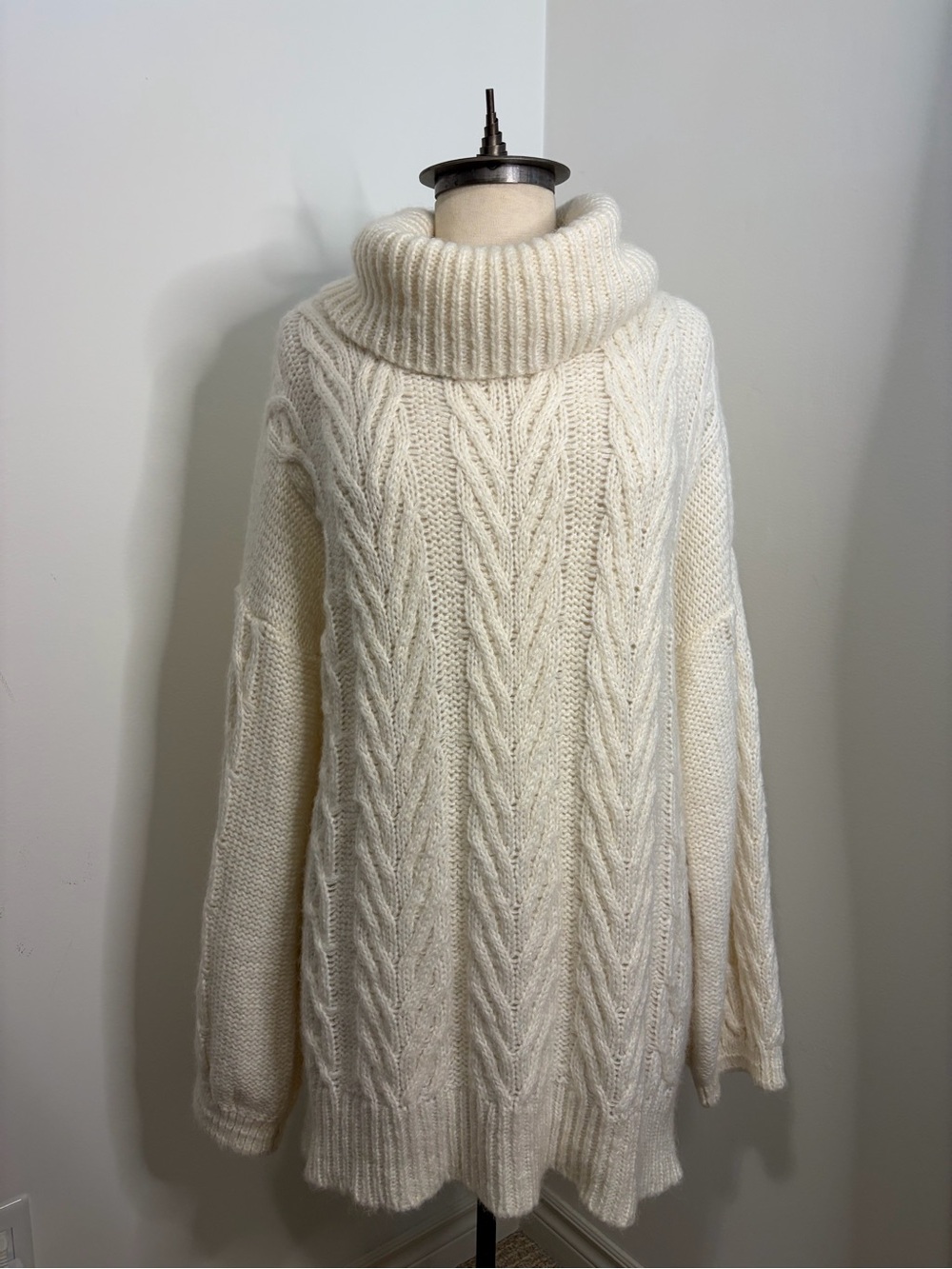 AGGÉL Gold Edition Cable Knit Sweater Dress Cream Oversized Wool  Mohair SIZE XL